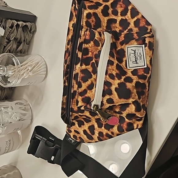 Herschel fanny pack - Picture 3 of 6